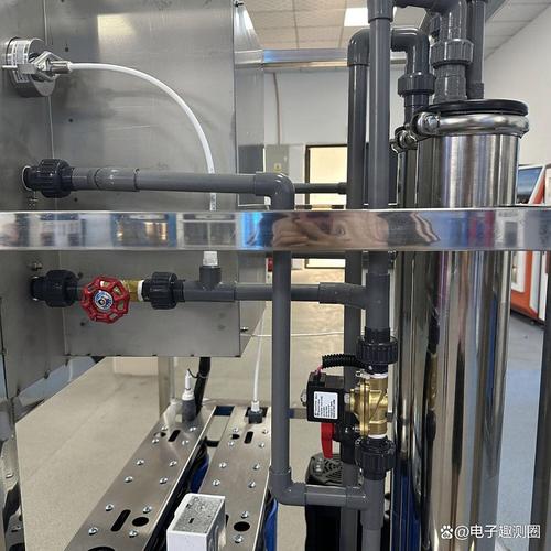 通过对比其产品特性可以看出,美森阁迩的商用800g反渗透净水器采用